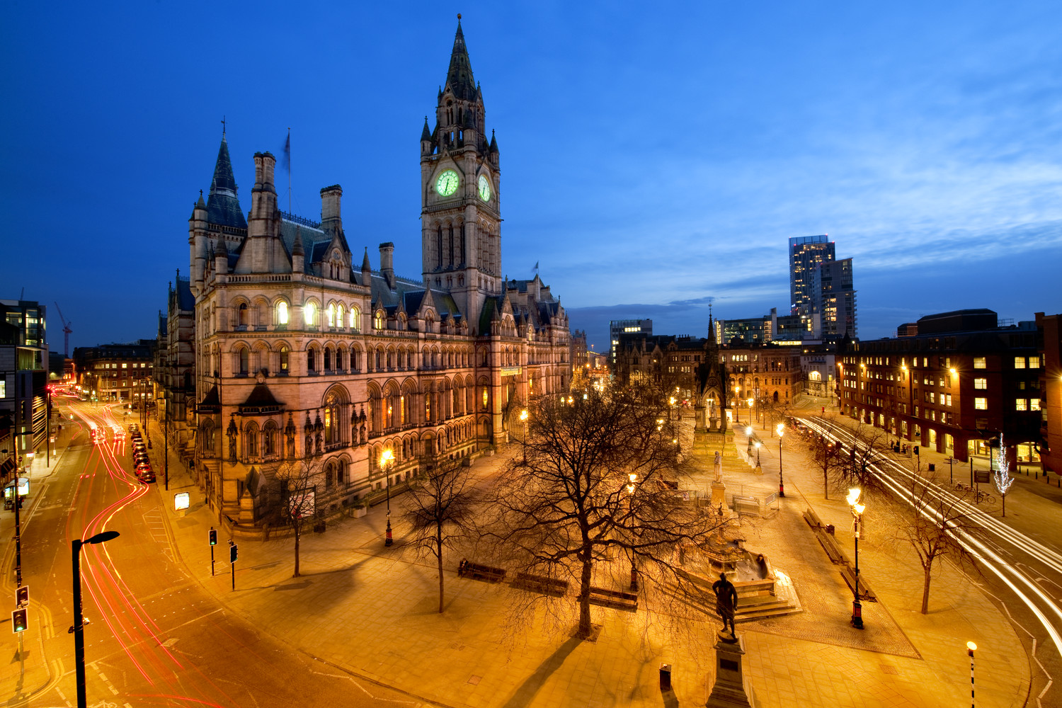 Let Manchester Weave Its Magic Around You | Mindahome